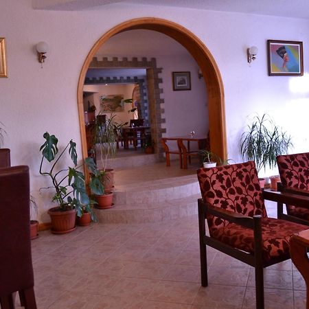 Family Hotel Silver Smolyan Ngoại thất bức ảnh
