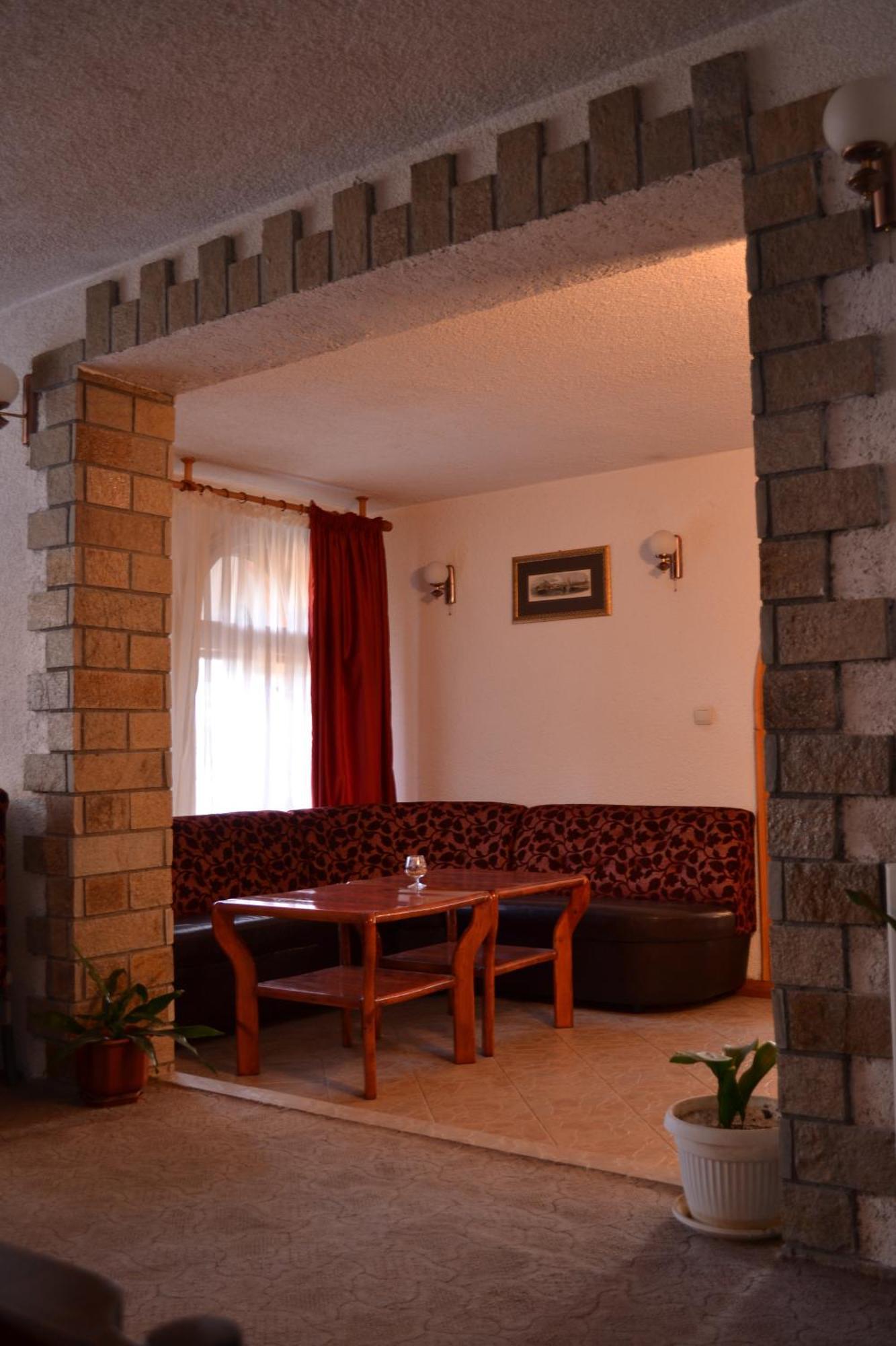 Family Hotel Silver Smolyan Ngoại thất bức ảnh