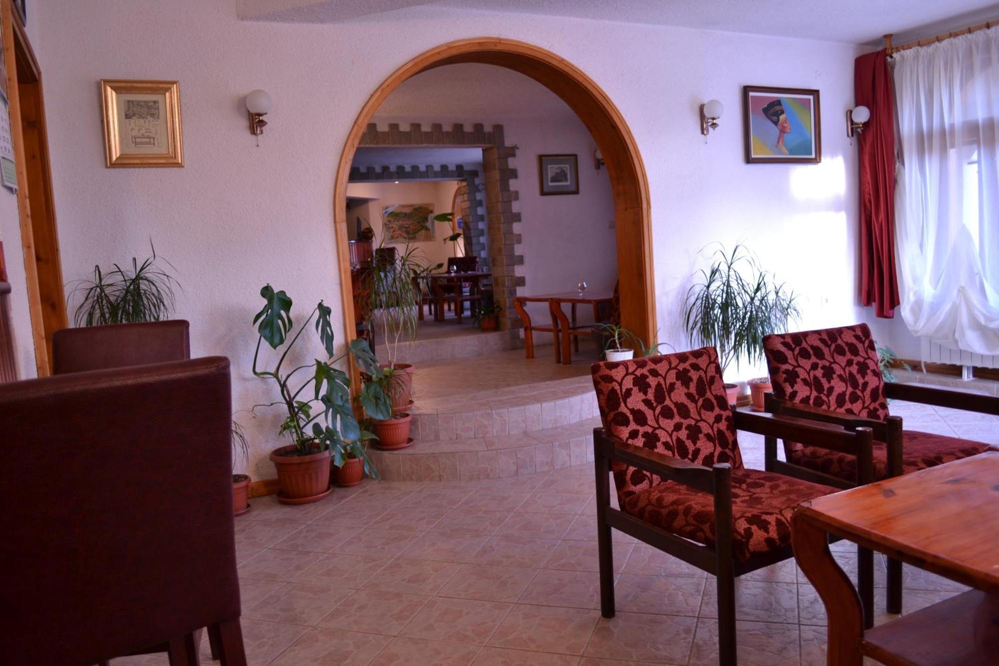 Family Hotel Silver Smolyan Ngoại thất bức ảnh