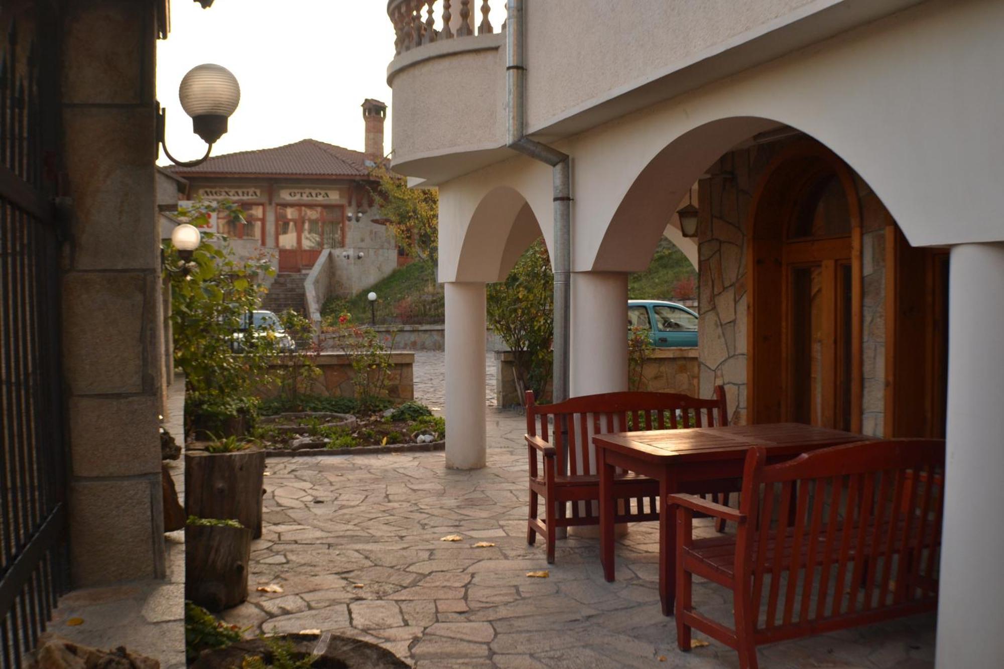 Family Hotel Silver Smolyan Ngoại thất bức ảnh