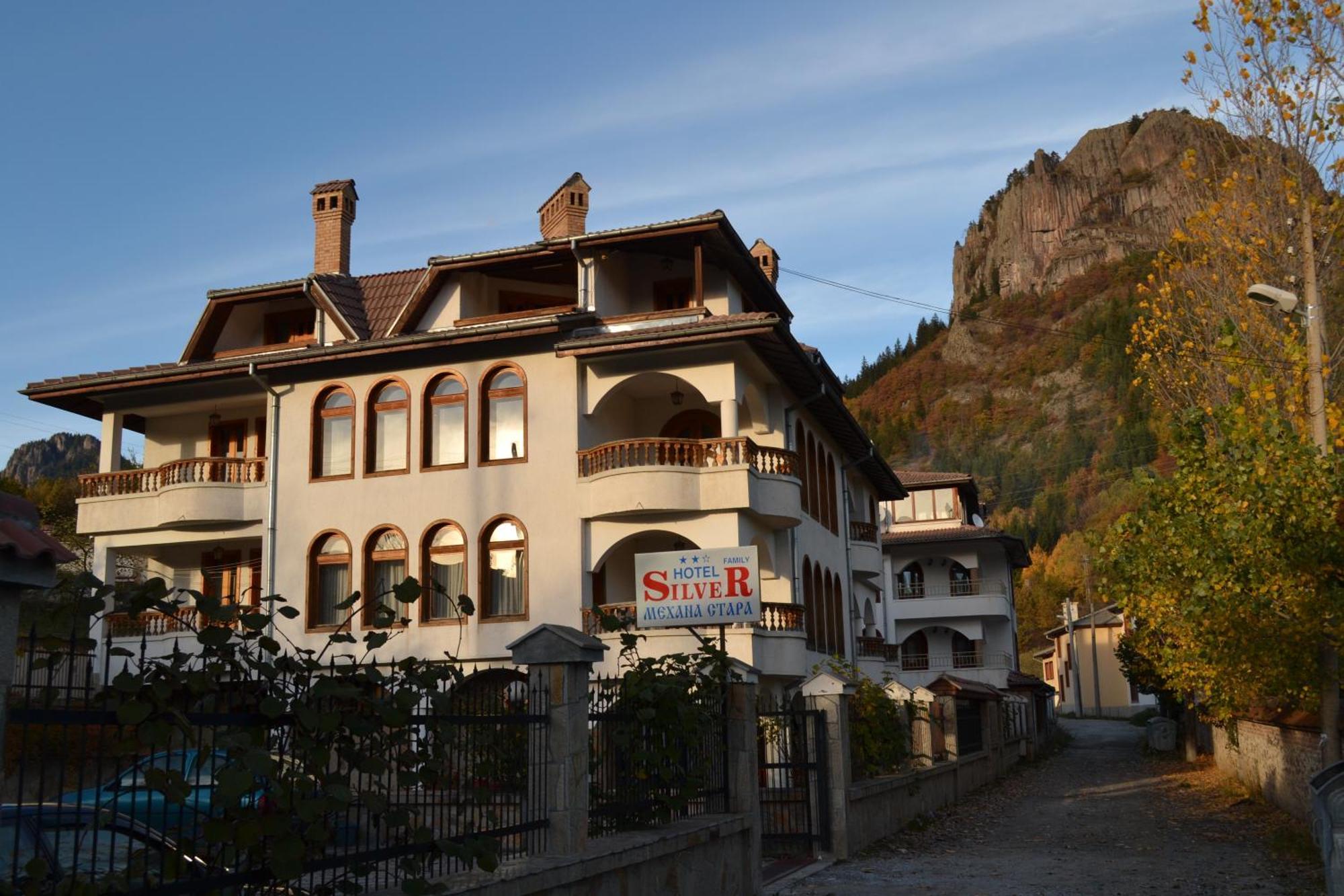Family Hotel Silver Smolyan Ngoại thất bức ảnh