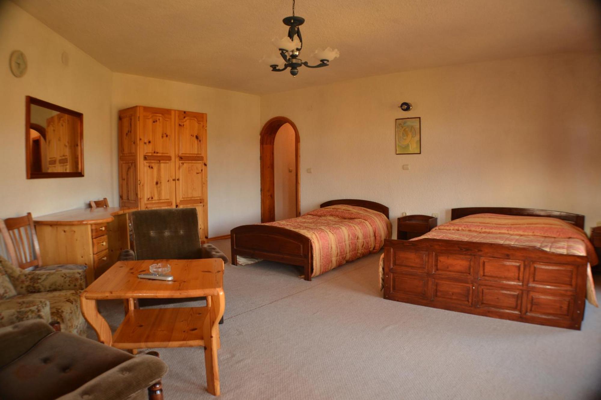 Family Hotel Silver Smolyan Ngoại thất bức ảnh