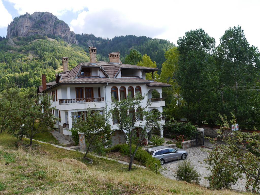 Family Hotel Silver Smolyan Ngoại thất bức ảnh