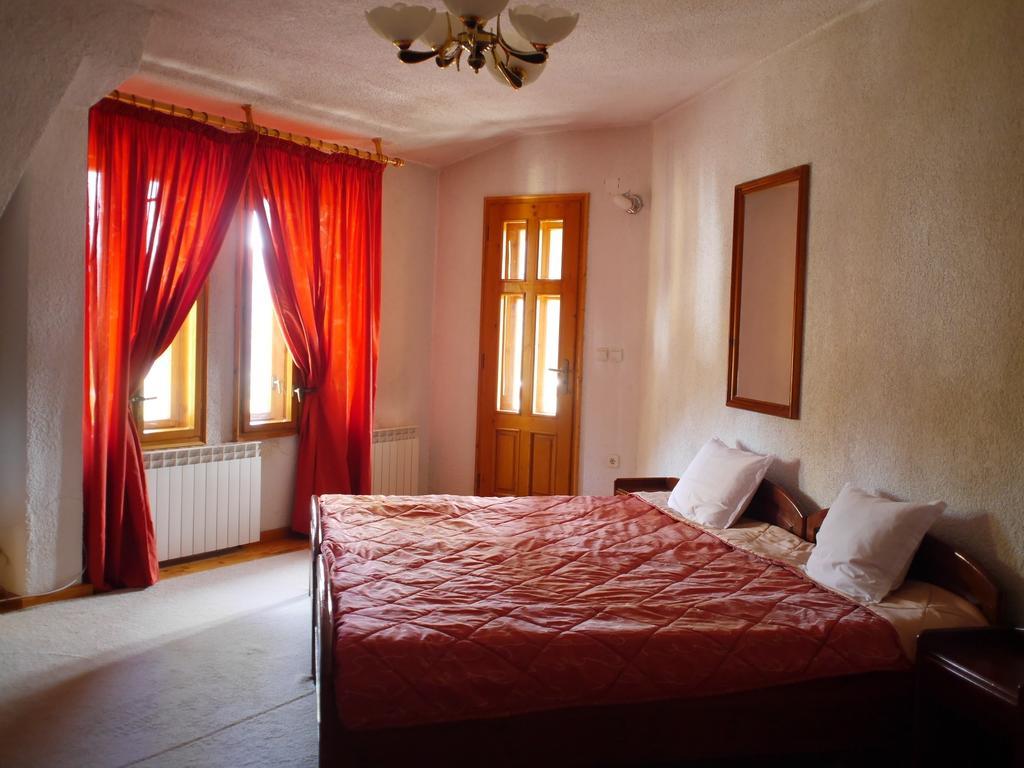 Family Hotel Silver Smolyan Ngoại thất bức ảnh