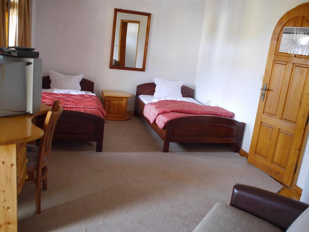 Family Hotel Silver Smolyan Ngoại thất bức ảnh