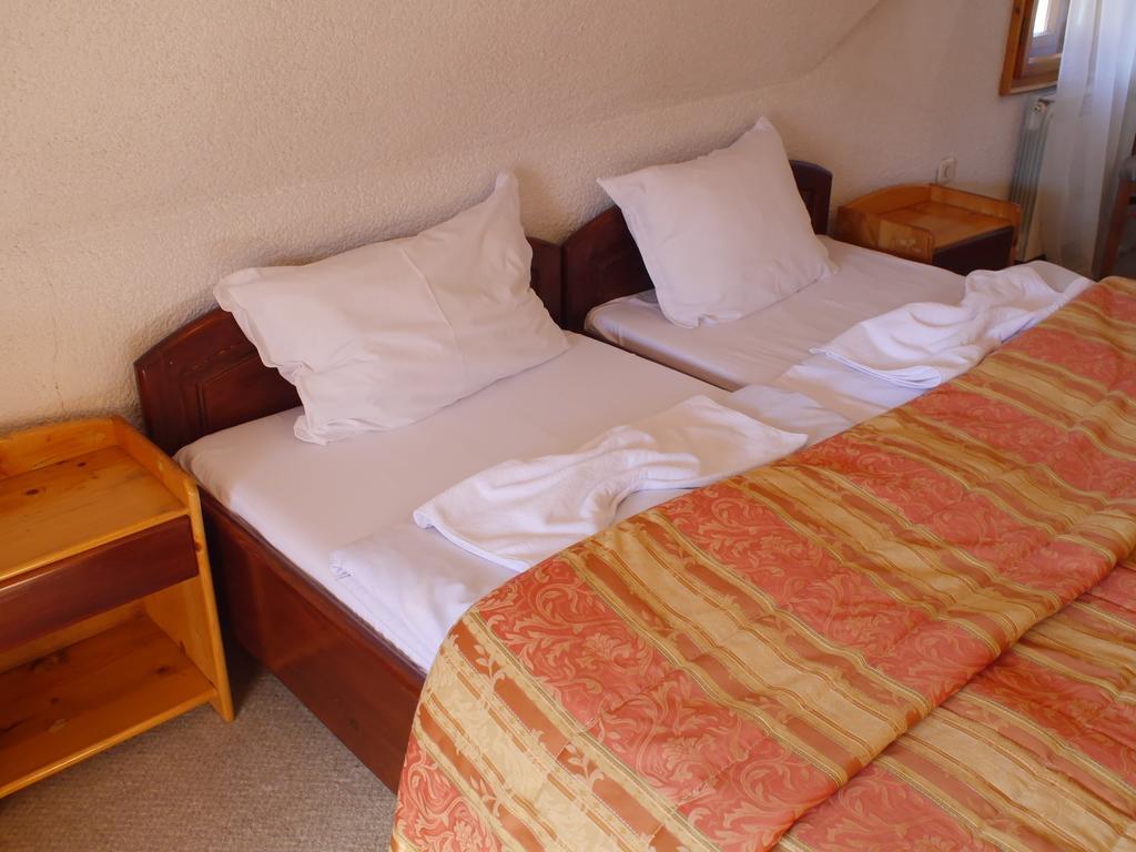 Family Hotel Silver Smolyan Ngoại thất bức ảnh
