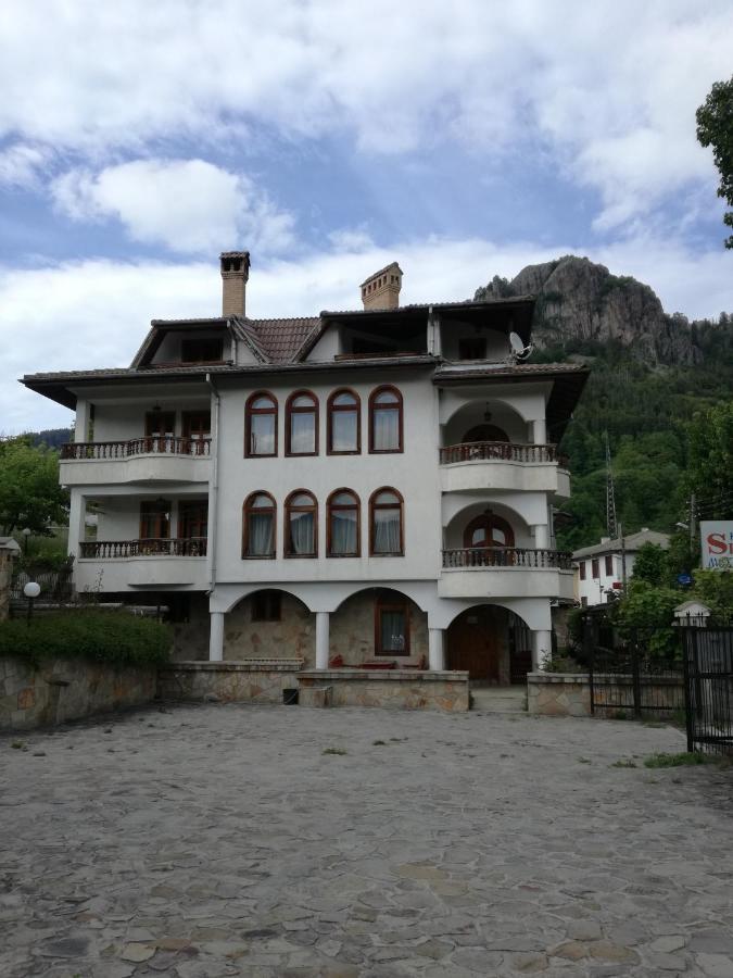 Family Hotel Silver Smolyan Ngoại thất bức ảnh